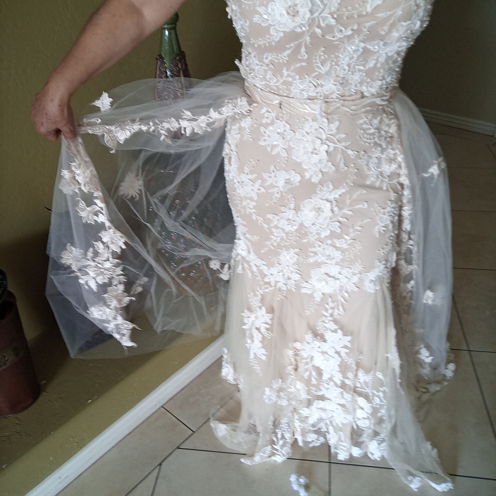 Elegant Lace Wedding Dress